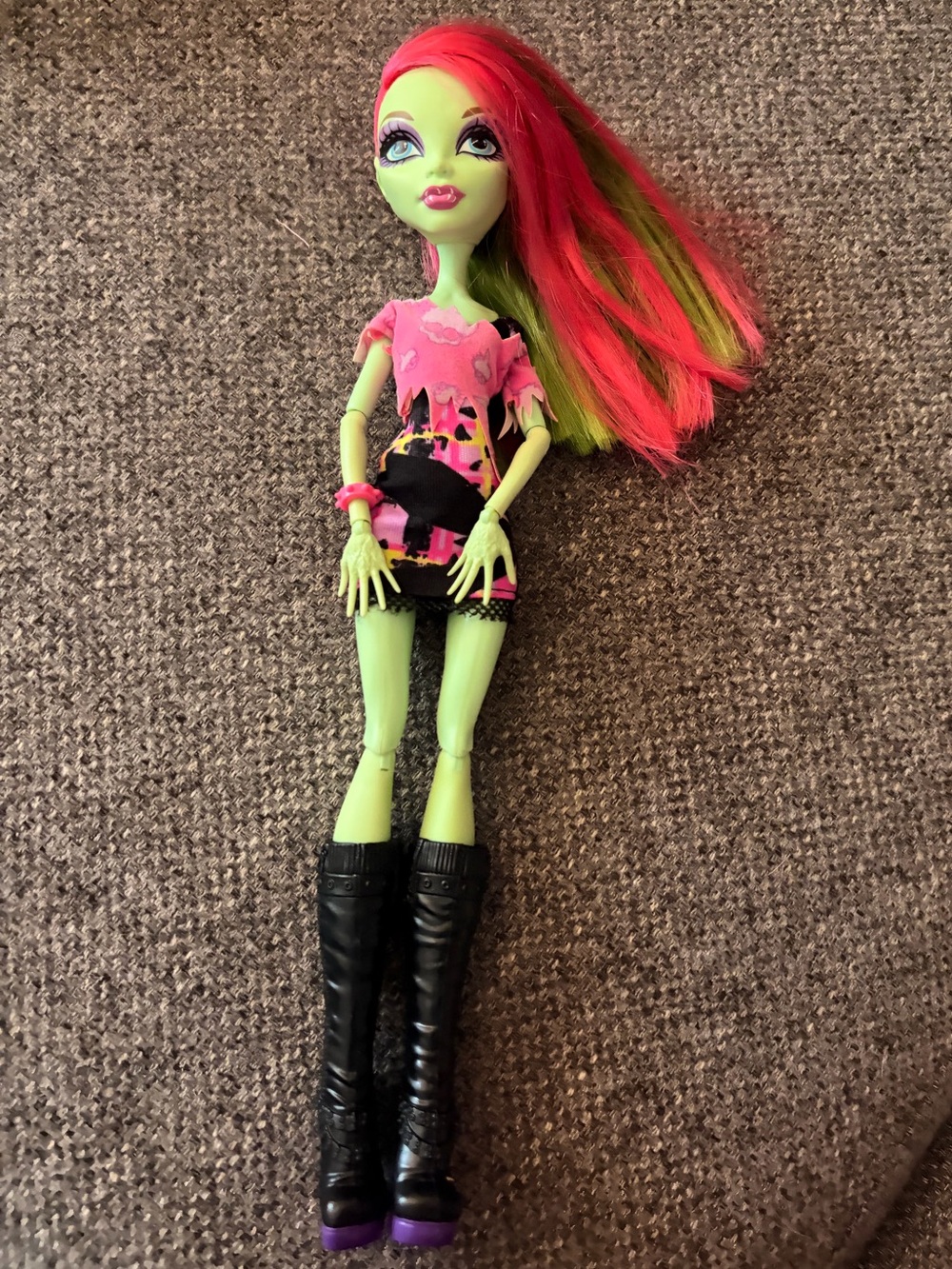 Monster High Venus Mcflytrap music festival doll
